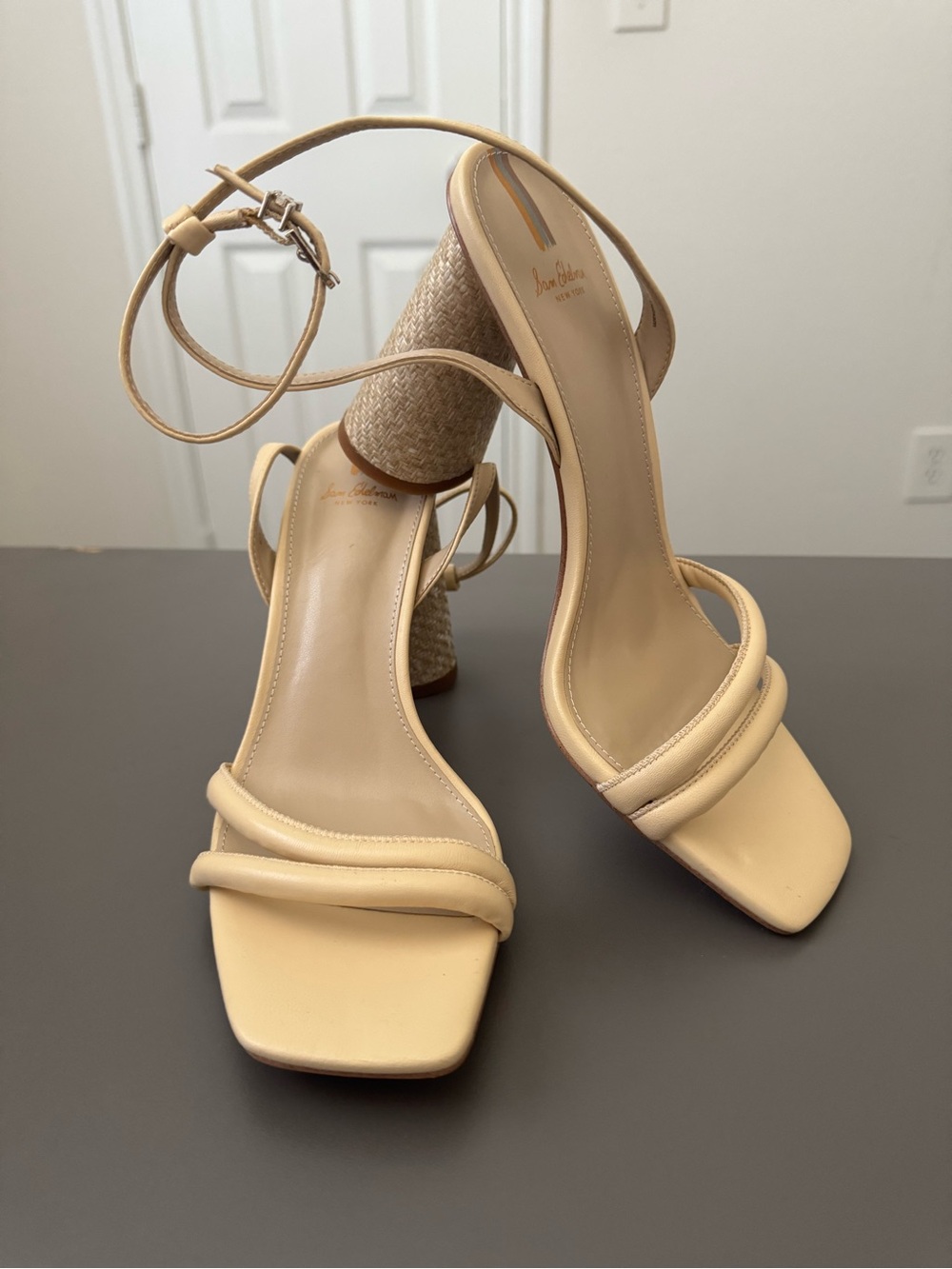 Sam Edelman Women's Kia Heeled Sandal
Eggshell Leather Women Size 9.5